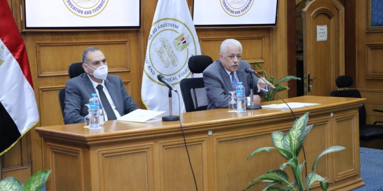 بعد كثرة الشكاوي.. وزير التربية والتعليم يلتقي أولياء أمور مدارس النيل