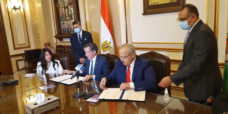 التعليم العالي توقع اتفاقية تعاون مع الوكالة الجامعية للفرنكوفونية لإنشاء مقر لها بجامعة القاهرة