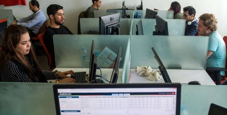 بسبب دورات التحول الرقمي.. طلاب الماجستير والدكتوراه يستغيثوا بالرئيس