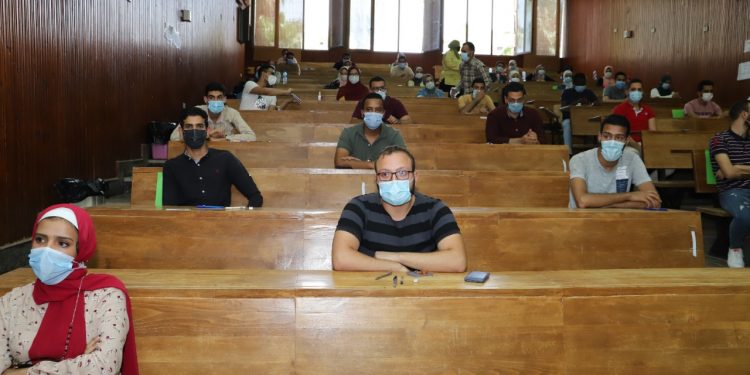 جولة تفقدية لنائب رئيس جامعة عين شمس بامتحانات كلية التمريض