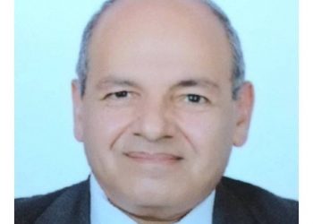 الدكتور حسن هلالي أبو رحمة، الأستاذ المتفرغ بقسم الفارماكولوجي في كلية الطب جامعة الأزهر، يشرح مخاطر تحول الكتاب الورقي إلى إلكتروني