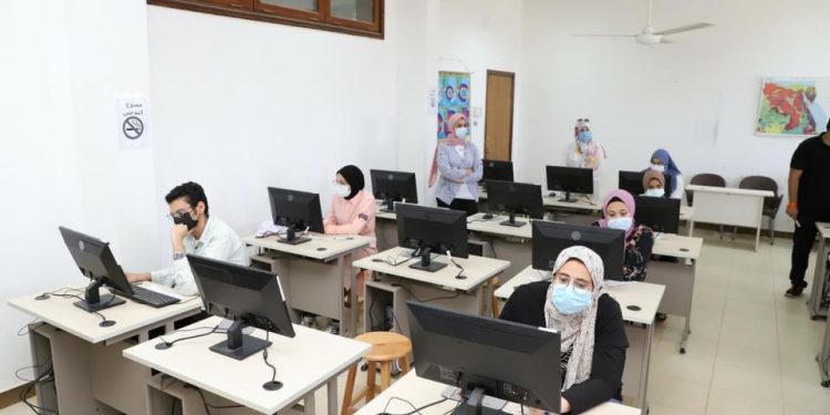 للمرة الأولى.. عقد اختبارات إلكترونية نهائية لطلاب كلية طب اسنان السويس