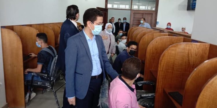 “الجيزاوي” يتفقد امتحانات كليات جامعة بنها ومركز الاختبارات الالكترونية