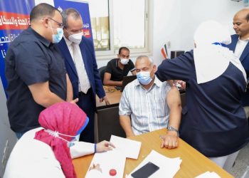 انطلاق حملة تطعيم فيروس كورونا بجامعة السويس