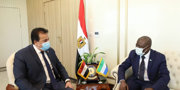وزير التعليم العالي يبحث مع سفير دولة سيراليون زيادة عدد المنح