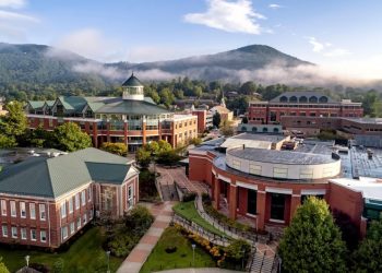 من بينها صناعة الخمر و التغليف.. تعرف على أغرب التخصصات في الجامعات