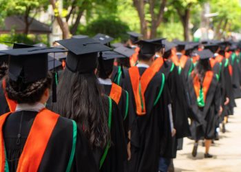 منح الجامعات 2021.. فرص دراسية لطلاب الثانوية العامة والدكتوراه