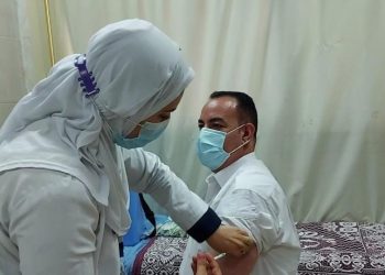 بدء تطعيم أعضاء هيئة التدريس والعاملين بجامعة بنها