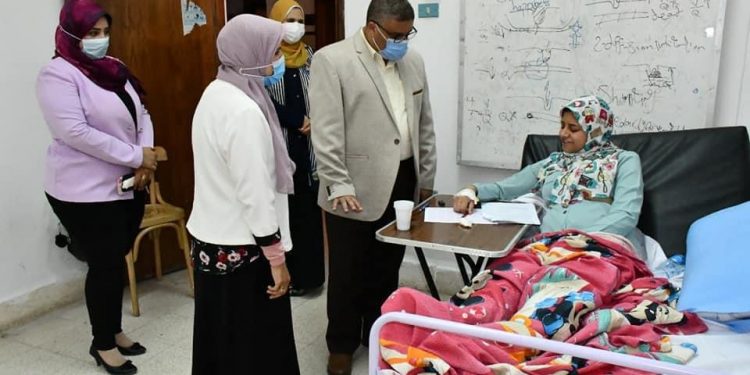 رئيس جامعة القناة يتفقد اللجان الخاصة بكلية التمريض