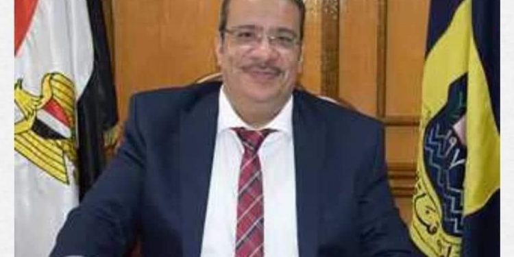 الدكتور أحمد زكي رئيس جامعة قناة السويس