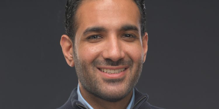 لأول مرة.. معيد بـ "طب القاهرة" يحصد جائزة العالم العربي الشاب لعام 2020