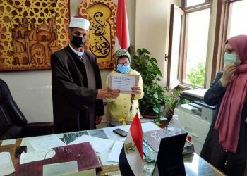 "الإسكندرية الأزهرية " تكرم الطلاب المكفوفين وتسلمهم العصا الإلكترونية