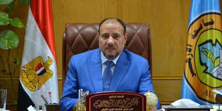 وفد من أطباء جامعة الأزهر يتابع حالة الطالبتين المصابتين