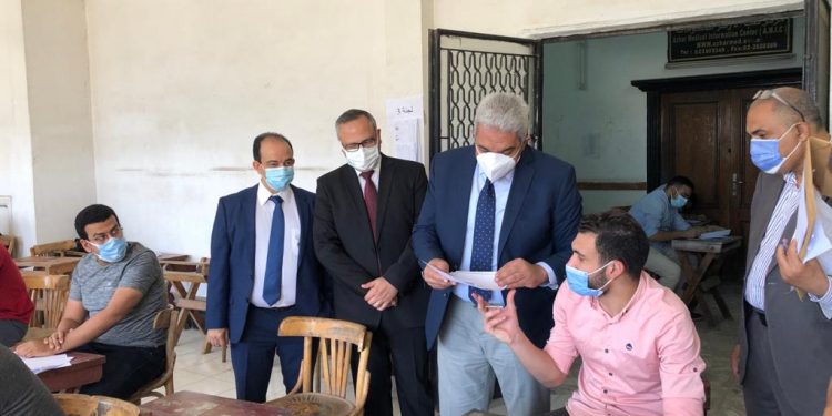 نائب رئيس جامعة الأزهر يتفقد امتحانات الدراسات العليا لقطاع كليات الطب