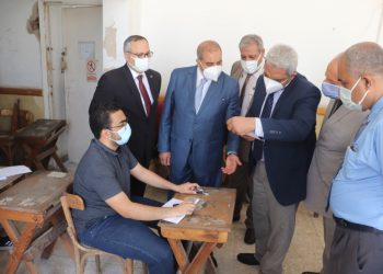 المحرصاوي يتفقد امتحانات الدراسات العليا لقطاع كليات الطب