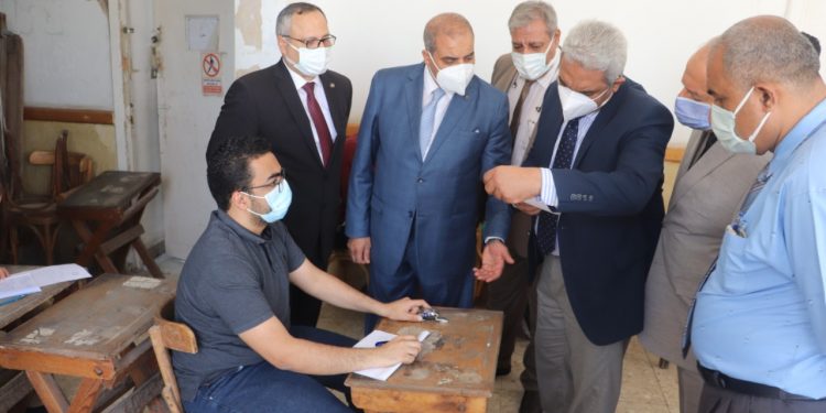 المحرصاوي يتفقد امتحانات الدراسات العليا لقطاع كليات الطب