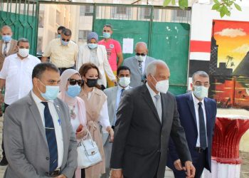 محافظ الجيزة يتفقد سير امتحانات “الشهادة الإعدادية” في أول يوم
