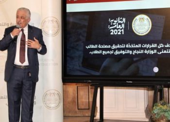 بعد إسدال الستار على نظام الثانوية العامة.. الفاصل الزمني بين الامتحانات يثير الجدل بين الطلاب