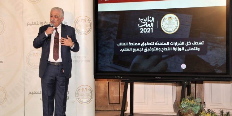 بعد إسدال الستار على نظام الثانوية العامة.. الفاصل الزمني بين الامتحانات يثير الجدل بين الطلاب