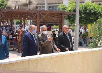 رئيس جامعة الأزهر يتفقد الامتحانات ويتابع أعمال إنشاء المبنى المركزي للاختبارات الإلكترونية