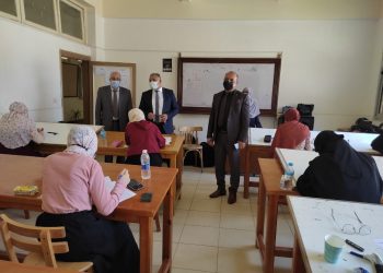 نائب رئيس جامعة الأزهر يتفقد امتحانات كليات