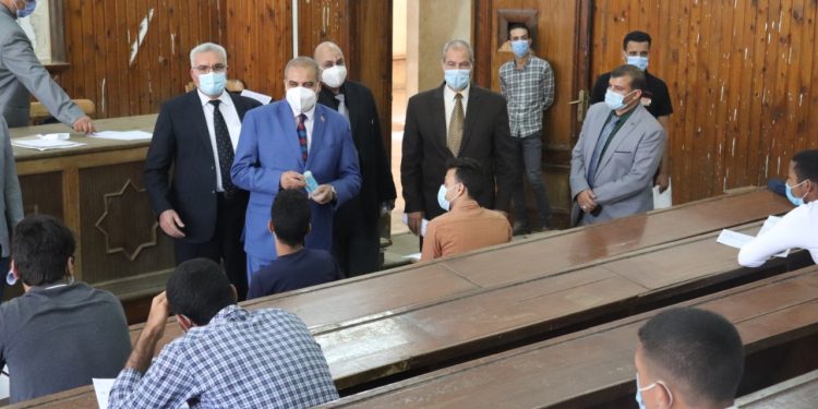 رئيس جامعة الأزهر يتفقد لجان اللغات والترجمة ويشيد بمستوى خريجيها