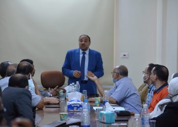 نائب رئيس جامعة الأزهر يجتمع برؤساء الأقسام الكليات "النظرية" لتفعيل دور الخريطة البحثية