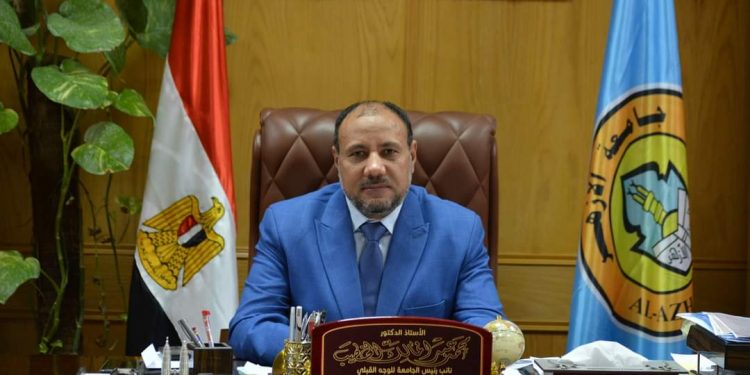 نائب أزهر أسيوط يهنئ فريق كلية الهندسة الحاصل على المركز الأول بمسابقة تطوير كورنيش قنا