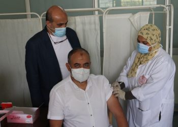 جامعة الأزهر تواصل تطعيم منسوبيها بالجرعة الثانية لفيروس كورونا