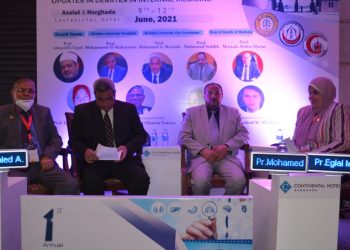 نائب رئيس جامعة الأزهر يفتتح المؤتمر العلمي الأول لقسم الأمراض الباطنة بأسيوط