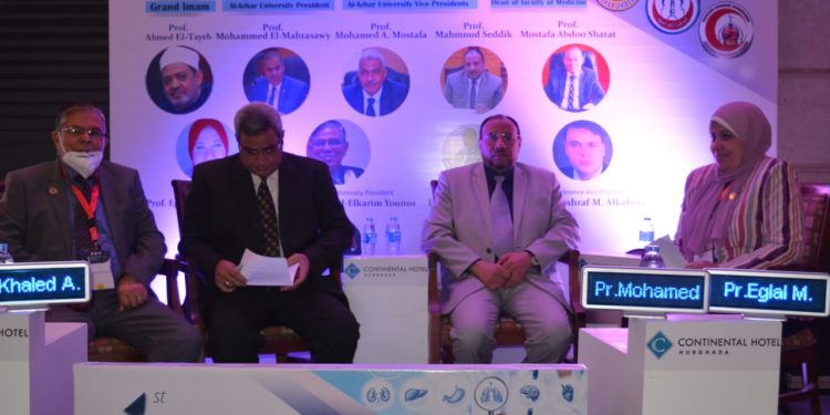 نائب رئيس جامعة الأزهر يفتتح المؤتمر العلمي الأول لقسم الأمراض الباطنة بأسيوط