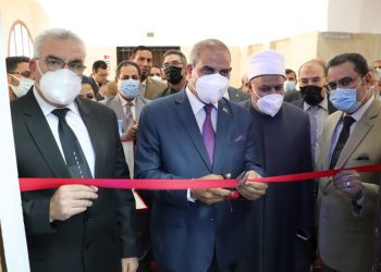 رئيس جامعة الأزهر يفتتح قاعة مؤتمرات مجهزه بكلية اللغات والترجمة