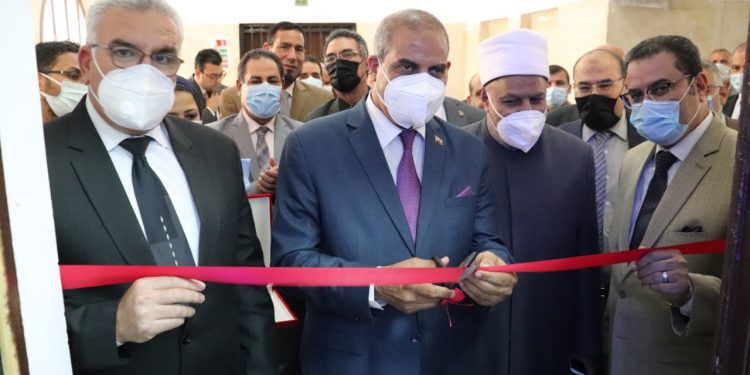 رئيس جامعة الأزهر يفتتح قاعة مؤتمرات مجهزه بكلية اللغات والترجمة