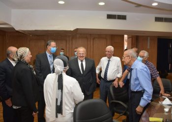  رئيس جامعة القاهرة يترأس إجتماعًا مهمًا لقسم الحالات الحرجة بمستشفيات قصر العيني