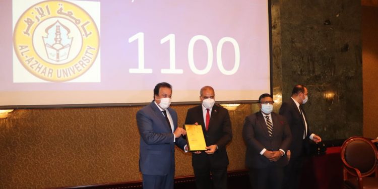 وزير التعليم العالي يكرم جامعة الأزهر لتقدمها في تصنيف QS العالمي للجامعات