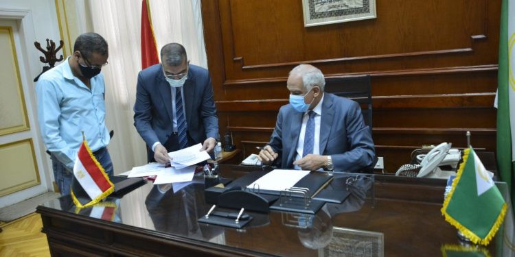 محافظ الجيزة يعتمد حركة تنقلات لمديري ووكلاء الإدارات التعليمية