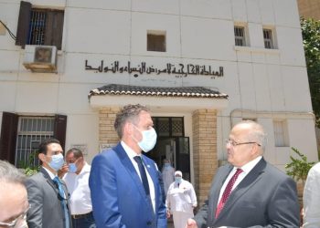 رئيس جامعة القاهرة ووفد بالأمم المتحدة يتفقدون وحدة الاستجابة الطبية للتعامل مع السيدات المعنفات