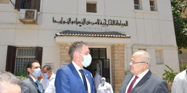 رئيس جامعة القاهرة ووفد بالأمم المتحدة يتفقدون وحدة الاستجابة الطبية للتعامل مع السيدات المعنفات