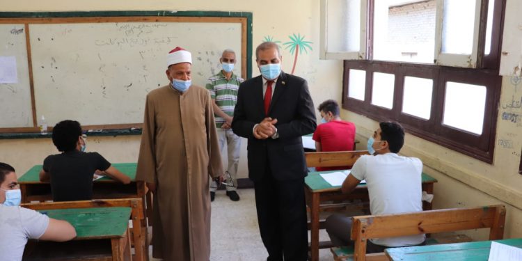 رئيس جامعة الأزهر يتفقد امتحانات الشهادة الثانوية الأزهرية في يومها الأول