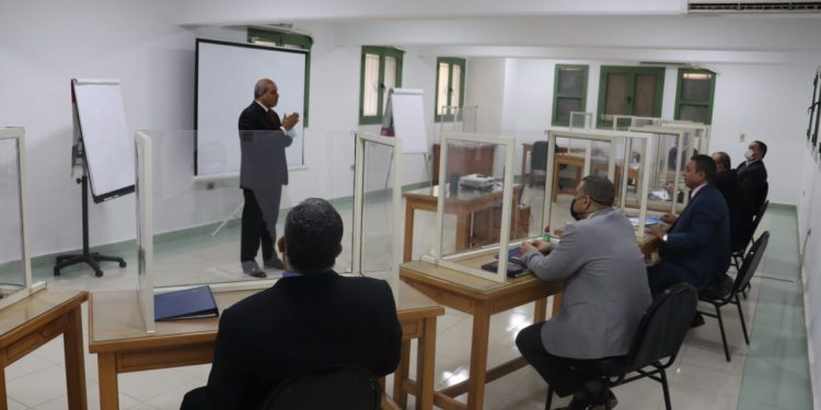 رئيس جامعة الأزهر يتفقد دورة التخطيط الإستراتيجي والتواصل الفعال لأعضاء هيئة التدريس