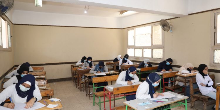 6857 طالب أدوا الاختبار في آخر أيام امتحانات الدور الثاني للدبلومات الفنية