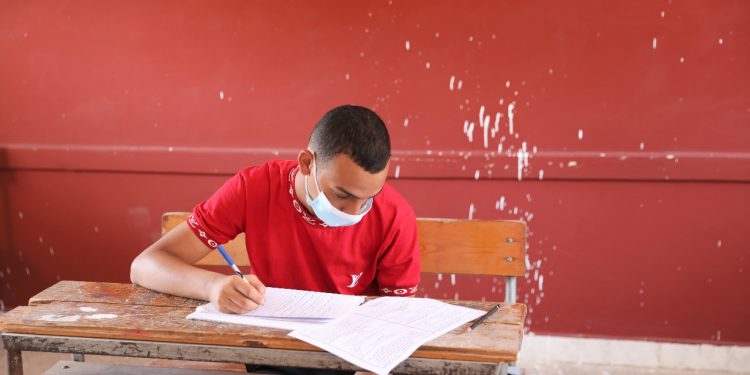 في أول يوم بامتحانات الدبلومات.. ضبط 14 جهاز محمول في لجان السيدة زينب