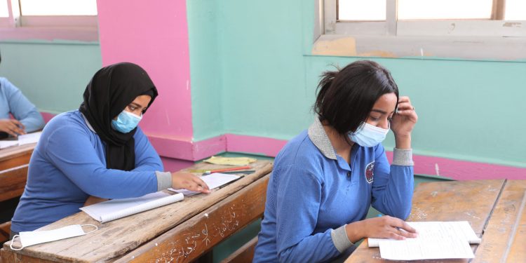 في أول يوم بامتحانات الدبلومات.. ضبط 14 جهاز محمول في لجان السيدة زينب