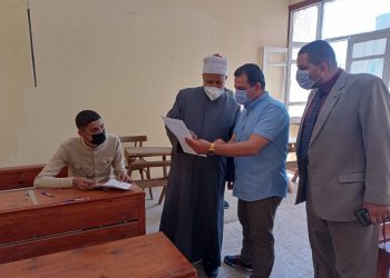 نائب رئيس جامعة الأزهر يتفقد لجان امتحانات كليات تفهنا الأشراف في زيارة مفاجئة