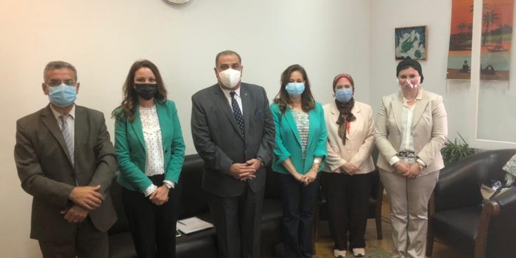 وفد جامعة حلوان يزور لنائب محافظ الجيزة بسبب «حياة كريمة»