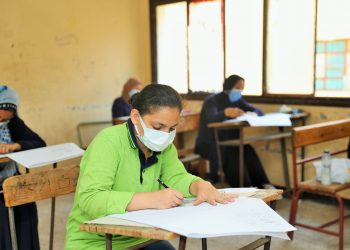 عقوبة حيازة تليفون محمول بامتحانات النقل والشهادات العامة