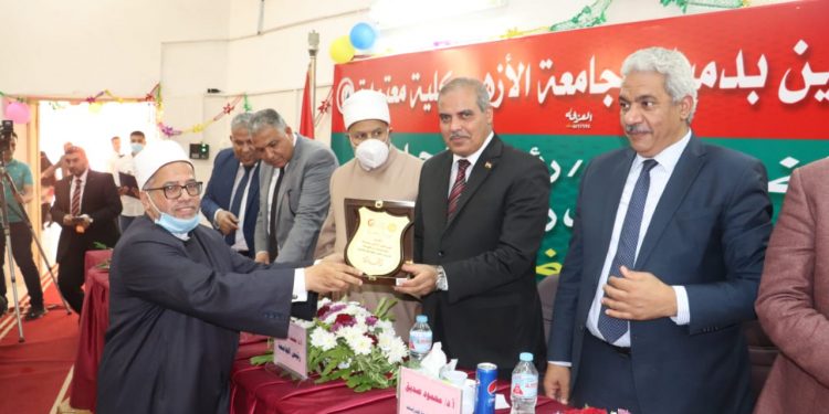 المحرصاوي يكرم فرسان الجودة بطب الأزهر بدمياط ويحذر من الشائعات ويؤكد: ماضون في الطريق الصحيح