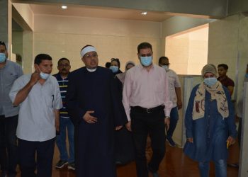 نائب رئيس جامعة الأزهر يتفقد مطبخ المدينة الجامعية للطالبات بأسيوط