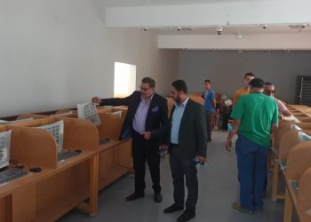 نائب رئيس جامعة الأزهر يتفقد مراكز الاختبارات الإلكترونية