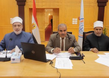 الإمام الأكبر يهنئ المحرصاوي بتجديد الثقة رئيسًا لجامعة الأزهر